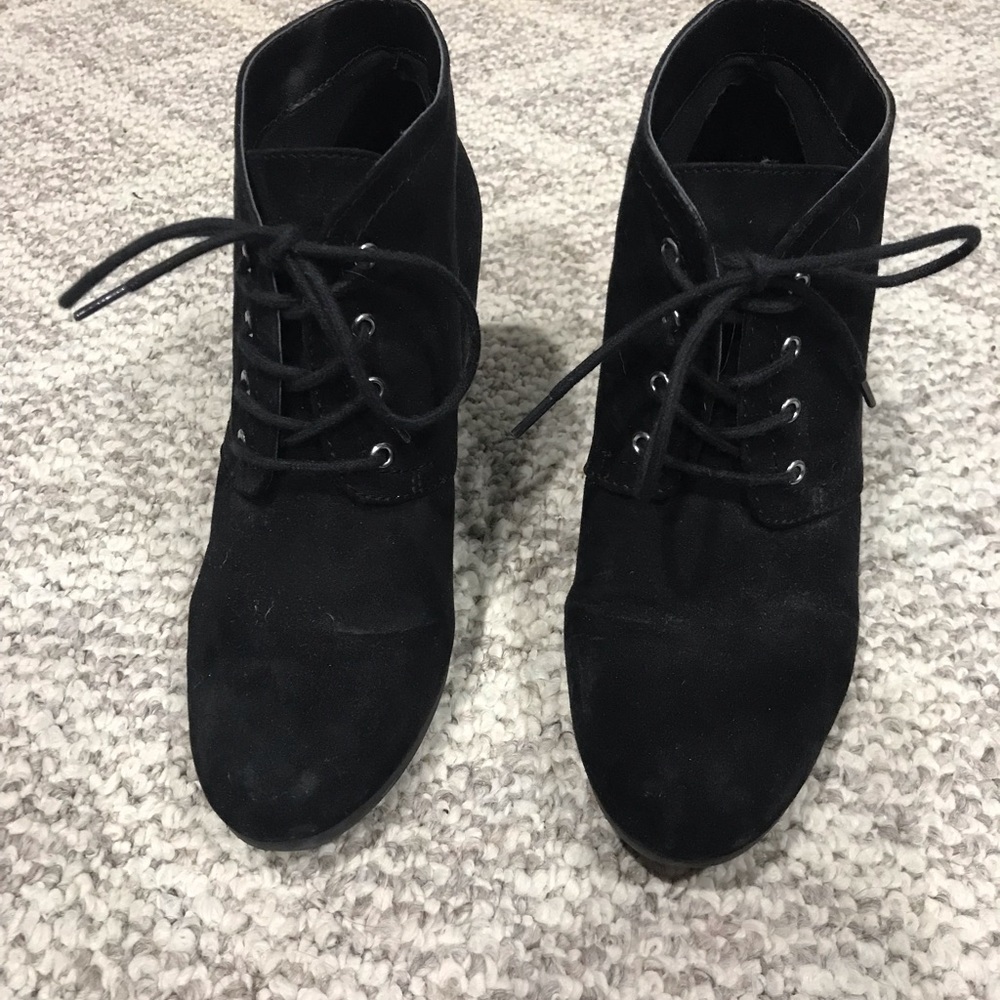 Black heel boots